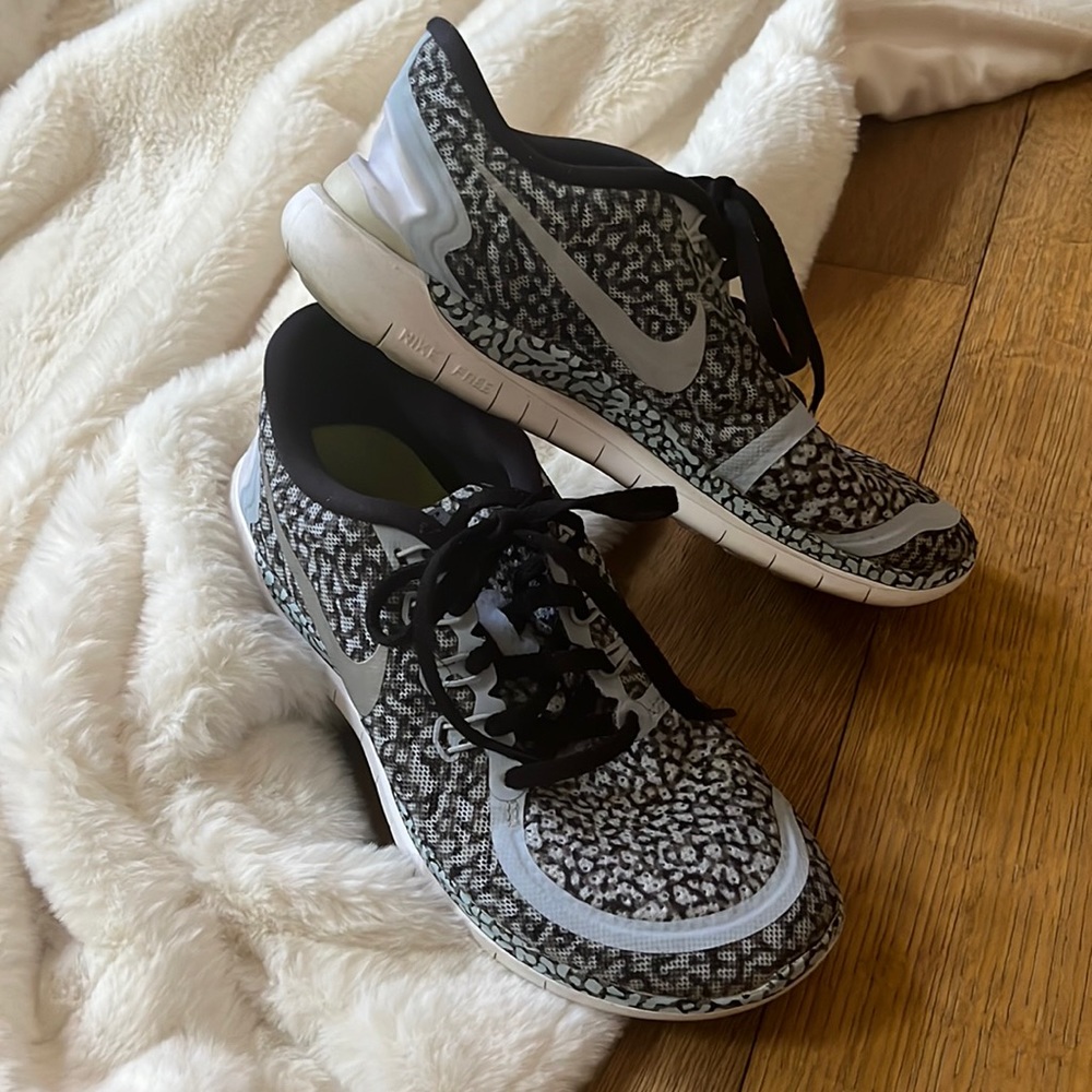 ✨Super Cute Print Nikes✨